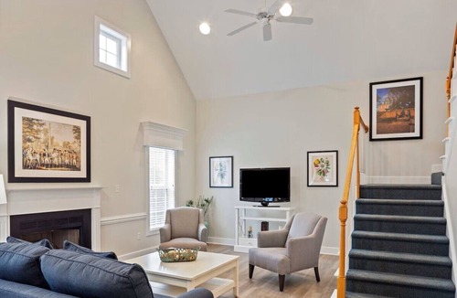 Lackey Cottage | 2 Bedroom Cottage in Williamsburg over July 4th Weekend