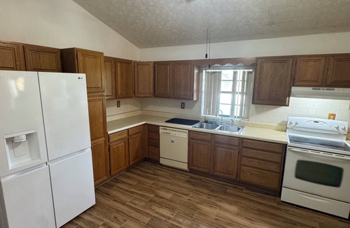 Gulf Coast Acres House | 2-bedroom house with BIG YARD in Hudson
