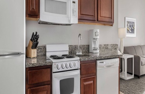 Seabreeze Historic District Condo | 2 Bedroom Lockoff Unit, Sleeps 8, 2 Living Areas, on Daytona Beach, Ocean Walk!