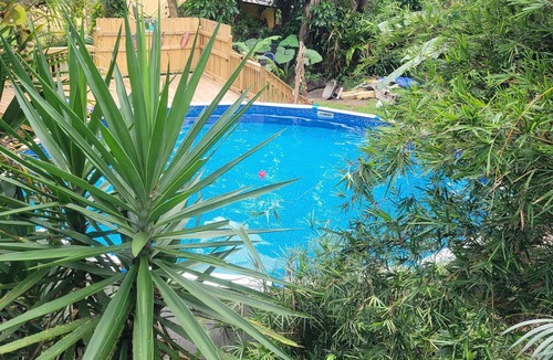Elfers House | 2 bedroom with huge walk in shower and a pool