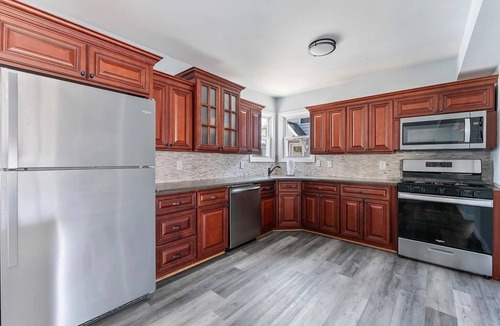 Wildwood House | 2 Blocks from the Beach! 4 bedrooms, 2 bathrooms. FAMILIES ONLY.