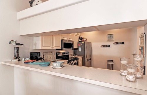 Bradenton Villa | 2 BR,2BA Villa with den & garage close to the beaches of Anna Maria Island