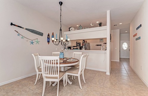 Bradenton Villa | 2 BR,2BA Villa with den & garage close to the beaches of Anna Maria Island