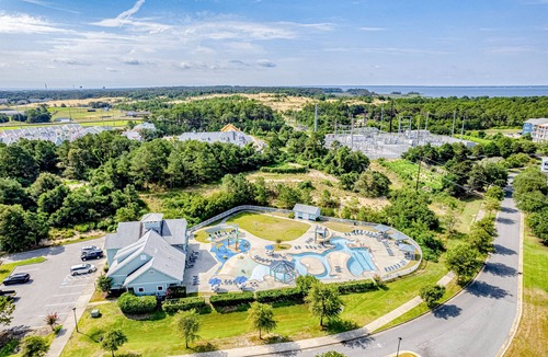 Bermuda Bay Condo | 2 BR Condo with shared pool and central air