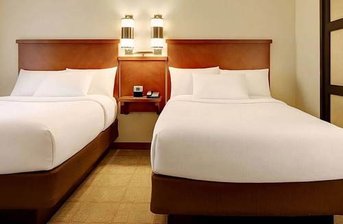 St. Johns Hotel | 2 Convenient Units! Pets Allowed, FREE Parking, Quick Drive to The Vortex!