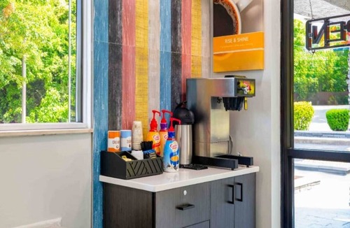 Charlotte Apartment | 2 Full Beds|Mobil Acc|RI Shower|Nsmk