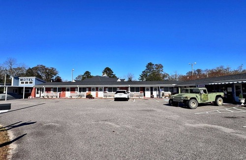 Chesterfield Apartment | 2 Full Beds Non-Smoking
