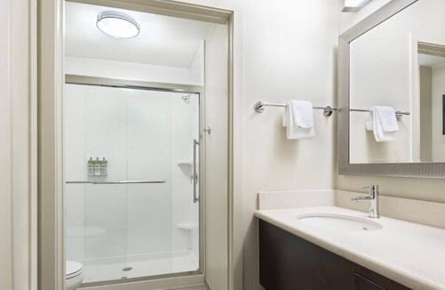 Seybold House | 2 Great Units w/Kitchen Near Miami International Airport, Shuttle, Pool