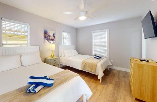 Madeira Beach House | 2 - Island Paradise Cottages - Sea Breeze