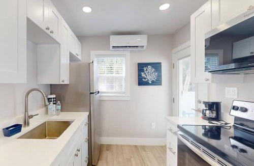 Madeira Beach House | 2 - Island Paradise Cottages - Sea Breeze