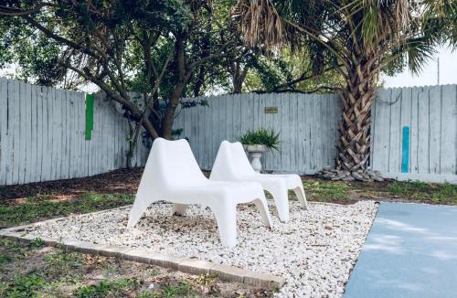 The Lakes House | 2 King Beds, Private Pool & Fire Pit, Near Beach & Springs
