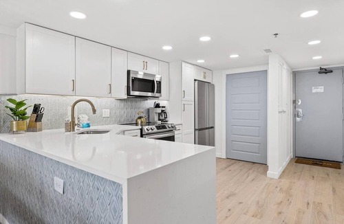 Windy Hill Apartment | 2 King Suites! Luxury DIRECT Ocean Front by Barefoot Landing - Great Resort w/tons of amenities!