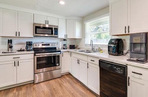 Homosassa House | 2 Mi to 7 Sisters Springs! Home w/Resort Perks