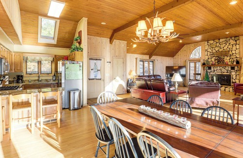 Wolf Laurel House | 2 Mi to Slopes! Spacious Ski Getaway w/Mtn Views