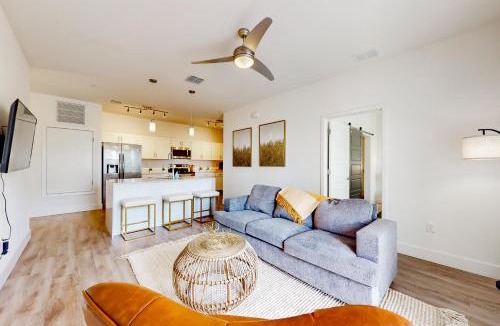 Gainesville House | 2 Mi to UF Campus! Dog-Friendly Condo w/Pool