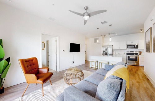 Gainesville Condo | 2 Mi to UF Campus! Dog-Friendly Condo w/Pool