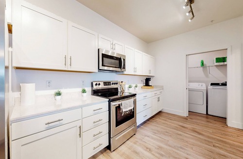 Gainesville Condo | 2 Mi to UF Campus! Dog-Friendly Condo w/Pool