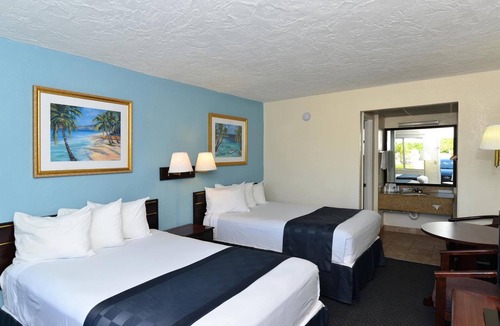 Bradenton Hotel | 2 Quaint Rooms for Golf Enthusiasts Looking to Enjoy a Relaxing & Peaceful Stay