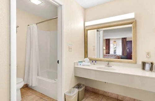 St. Augustine Beach Hotel | 2 Rooms Great for Family Vacations w/Parking & Breakfast | Butler Beach - 2 mi