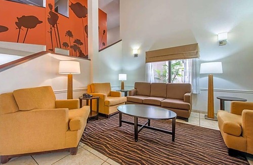 Bayou Oaks Hotel | 2-Star Hotel ∙ Sleep Inn Sarasota North