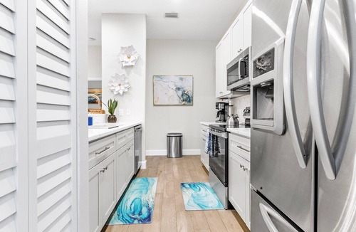 South Sarasota House | 2 Villas back to back, 2 Private Heated Pools, New Renovation