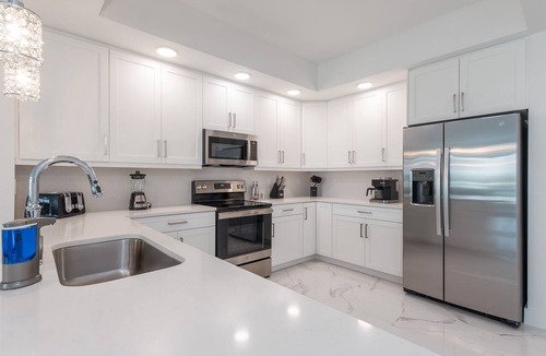 Island Estate Condo | 207, Water View-Clearwater Bch in 6 min, Pool/Gym