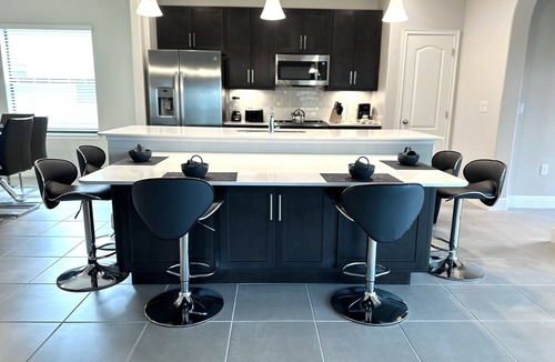 Haines City House | 211MCV: Huge 6 En Suite Pool Home! 2 King Suites Sleeps 12!