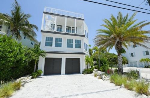 Bradenton Beach House | 2201 AVE C home