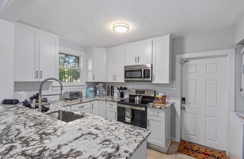 Riverside House | 2694- Charm Your Pants Off, Single Level, Sleeps 10, Pet & Family Friendly