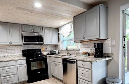 Regency Park Apartment | #27 The Belleview Cottage Joyful Moments Vacat