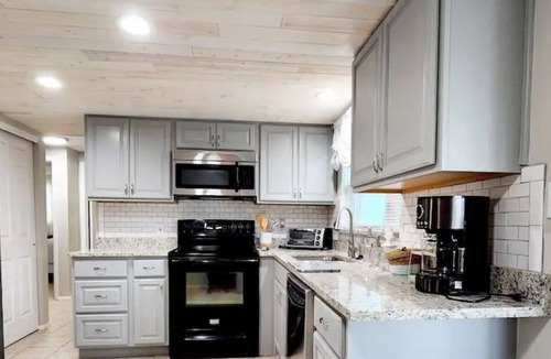 Regency Park Apartment | #27 The Belleview Cottage Joyful Moments Vacat