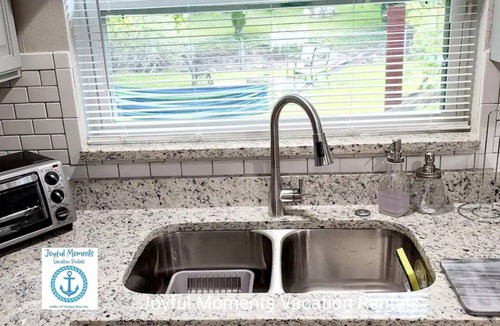 Regency Park Apartment | #27 The Belleview Cottage Joyful Moments Vacat