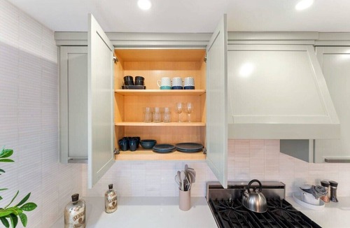 Burlington House | 2bdrm Spacious home in Burlington