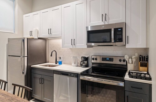 Downtown Cincinnati Apartment | 2Bed/2Bath with basketball court & Golf Stimulator