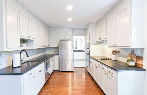 Pettigru Street Historic District Apartment | 2bed Apt - 5 min walk to Swamp Rabbit - 15min walk to downtown - 3min walk BSWA