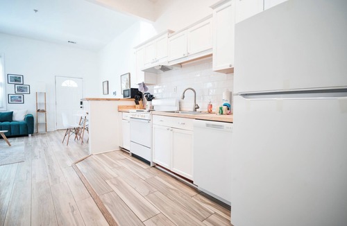 Thunderbolt Apartment | 2BR Boho Chic Duplex・Near Tybee Island ・Savannah