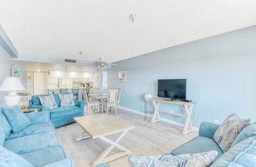 Madeira Beach Condo | 2BR Condo - Paradise Found Beach Front Complex! Miles of walkable Beach