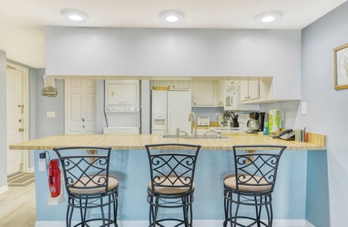 Madeira Beach Condo | 2BR Condo - Paradise Found Beach Front Complex! Miles of walkable Beach