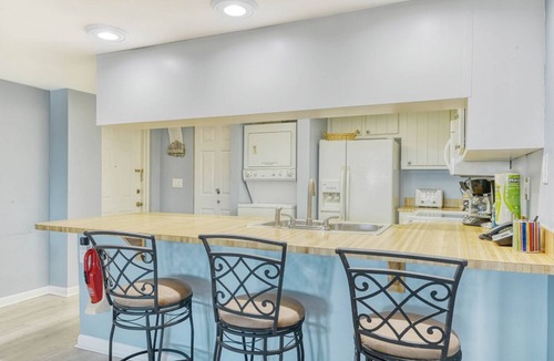 Madeira Beach Condo | 2BR Condo - Paradise Found Beach Front Complex! Miles of walkable Beach