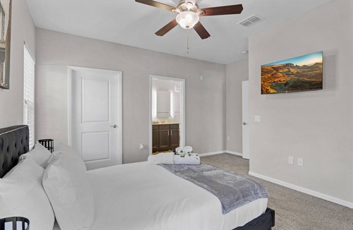 Ocoee Apartment | 2BR Orlando Oasis: Balcony, Cozy, Great Amenities!