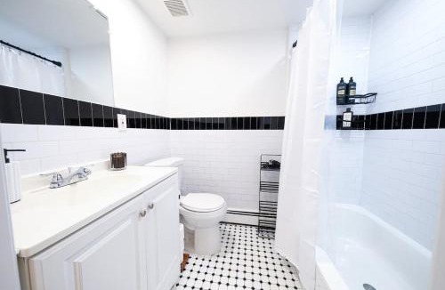 Lower Vailsburg Apartment | 2BR w private patio in Ironbound NYC, EWR, MetLife