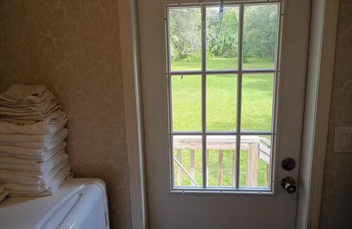 Inverness House | 3/2 home close to all Springs and Rivers, pet friendly.