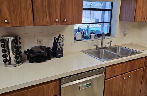 Crystal River House | 3/3 fits 16 people, jacuzzi tub, pool, pet friendly! Kid games and more!