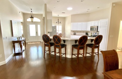 Virginia Trace House | 3 bdrm/2 bath close to Lake Sumter Landing with golf cart!
