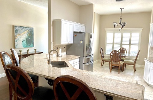 Virginia Trace House | 3 bdrm/2 bath close to Lake Sumter Landing with golf cart!