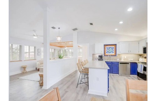Butler Beach Apartment | 3-bed, walk 2 the beach, hot tub, updated, pets ok