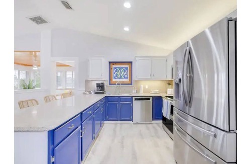 Butler Beach Apartment | 3-bed, walk 2 the beach, hot tub, updated, pets ok