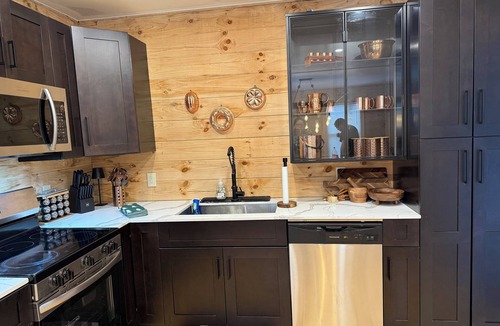 Charter Hills Cabin | 3 bedroom 2.5 bath Log Cabin HVAC in Beech Mountain perfect getaway sleeps 10!