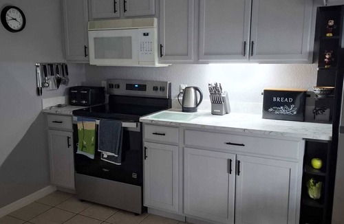 Loughman Villa | 3 Bedroom 3 Bathroom Villa with South facing pool 15 miles from Disney.