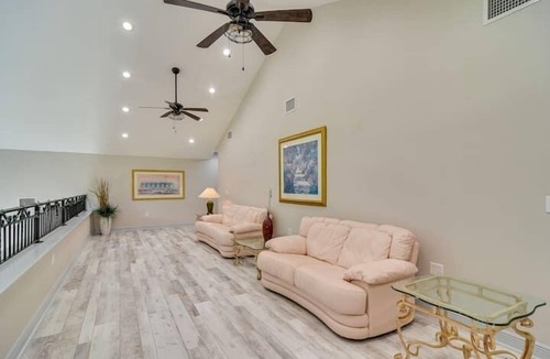 Disston Heights Apartment | 3 Bedroom 803873 by Houzlet